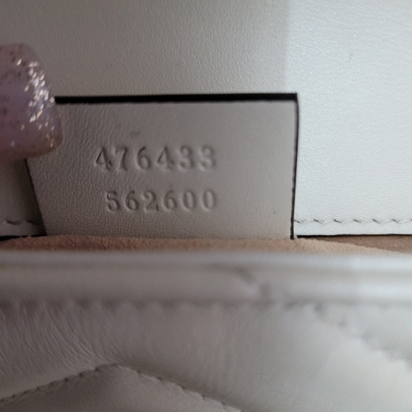 Gucci White Crossbody Bag with Gold Accents - Picture 3 of 10